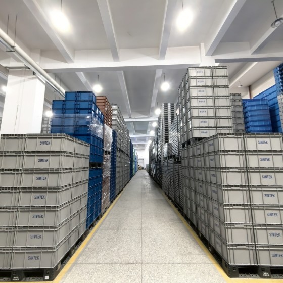 Blog công ty mới nhất về Giải pháp lưu trữ hiệu quả cho nhu cầu hiện đại: Khám phá thùng chứa nắp nắp nặng của chúng tôi