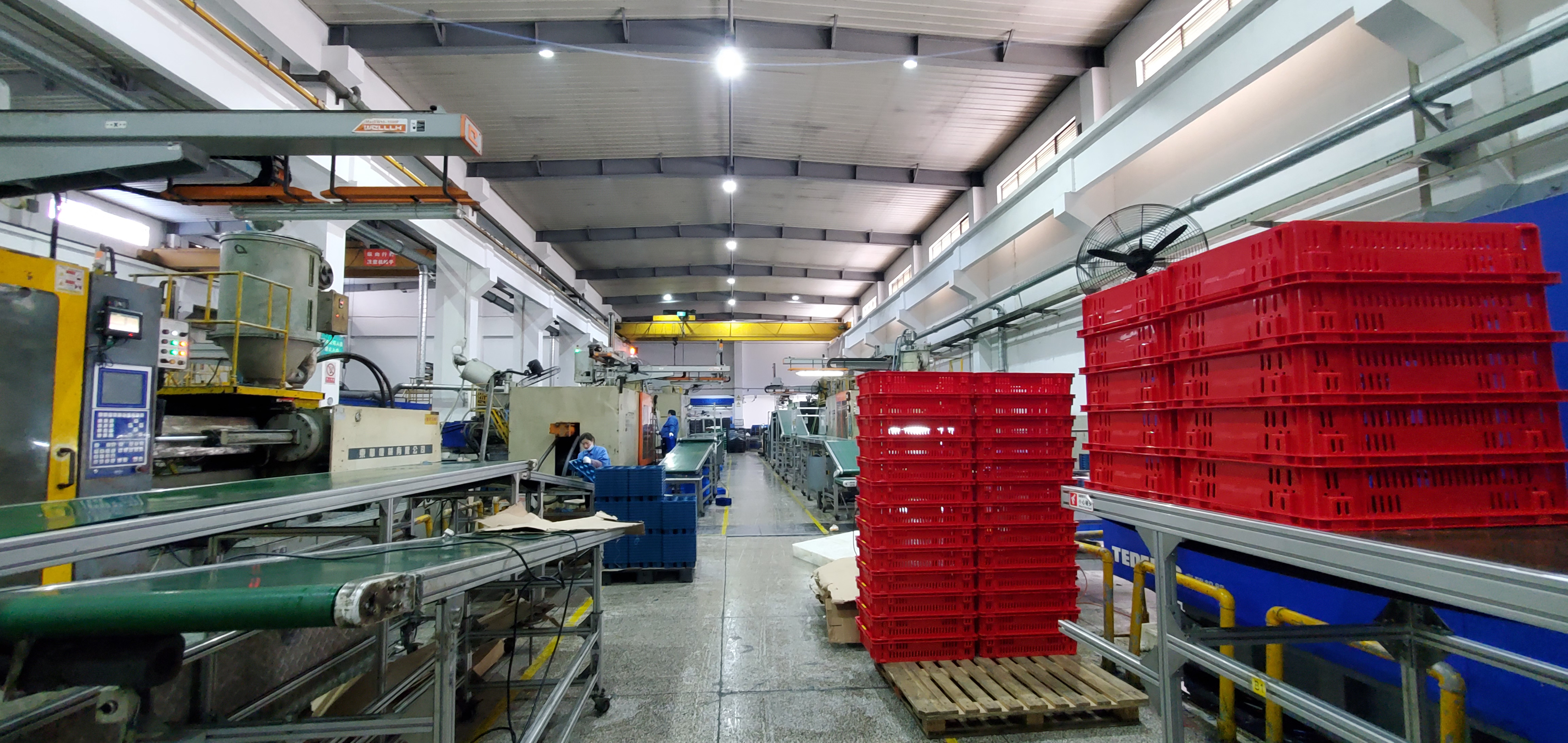 Blog công ty mới nhất về Thùng nhựa tái sử dụng: Thúc đẩy hiệu quả trong logistics bán buôn toàn cầu