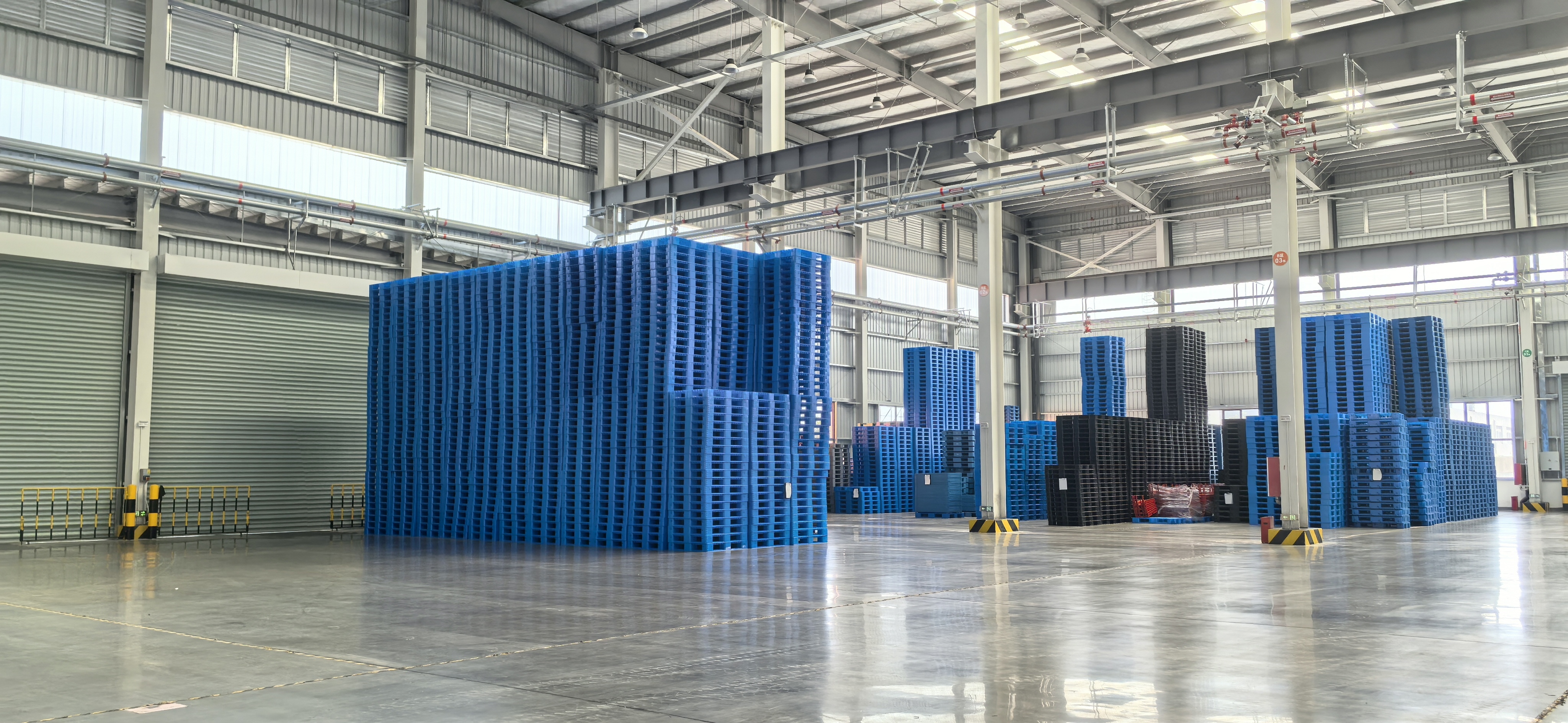Blog công ty mới nhất về 1100Làm thế nào để chọn đúng kích thước pallet nhựa cho cảng đích của bạn?